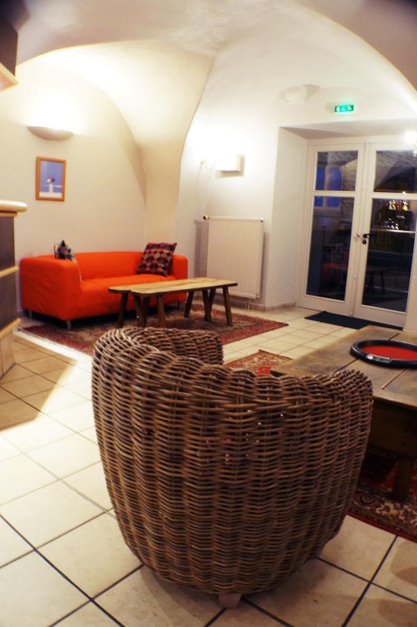 Logis Hotel Du Commerce Volvic Bagian luar foto